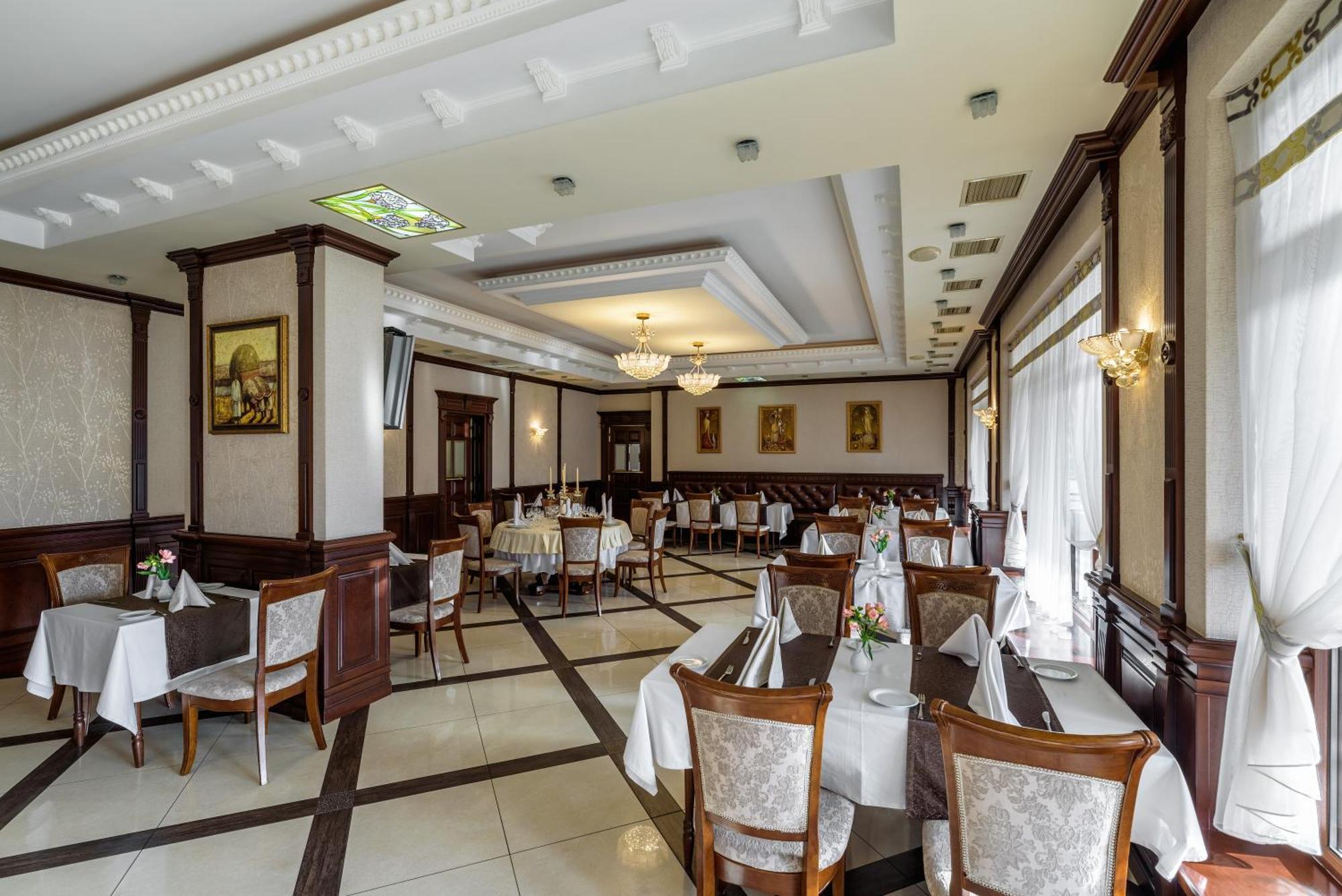 Status Hotel Malehiv Kültér fotó