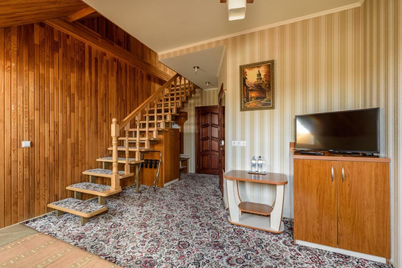 Status Hotel Malehiv Kültér fotó